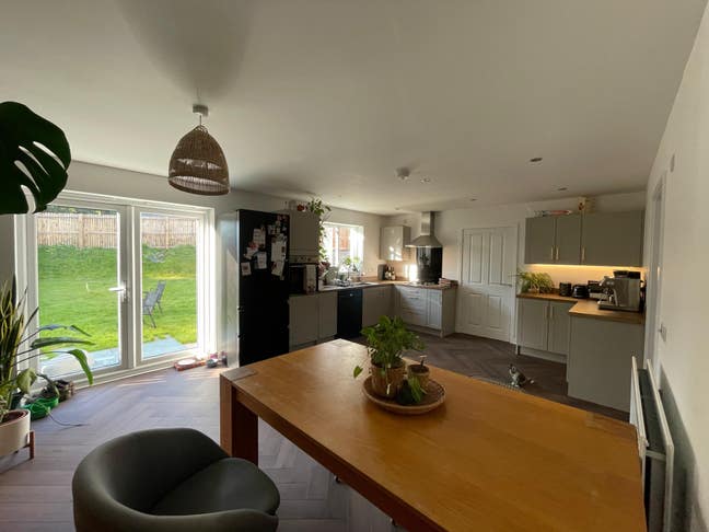 Double Bedroom with Ensuite to rent Main Photo