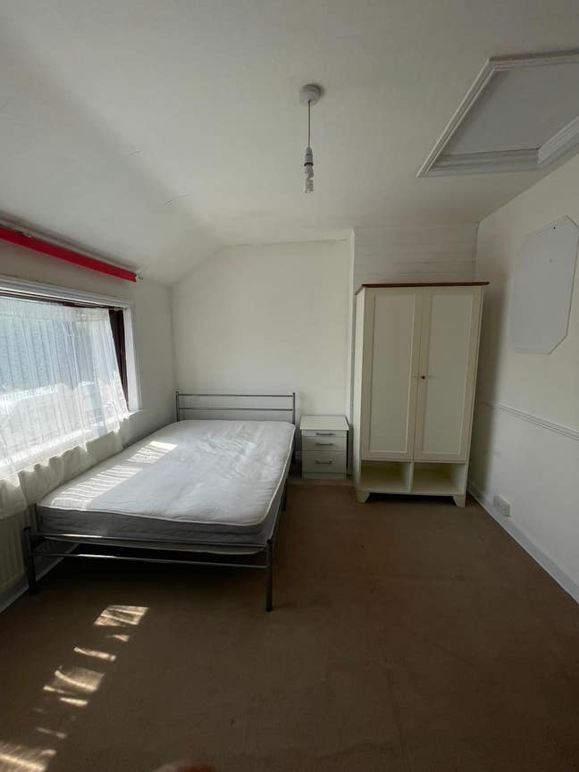 3 (2 Double & 1 En-Suite Rooms) for Rent (EN1) Main Photo