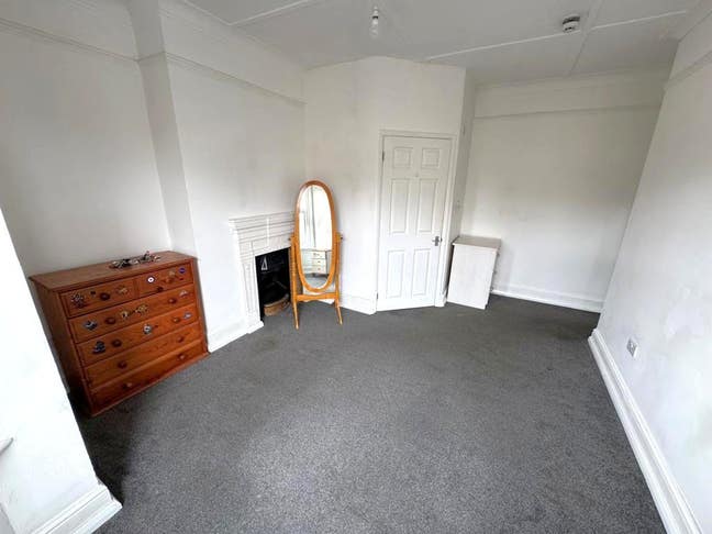 A Choice of Four Newly Finished Double Bedrooms Main Photo