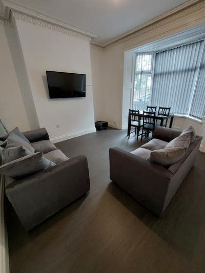 Room 4 available, SR2 nearCity campus -Sunderland  Main Photo