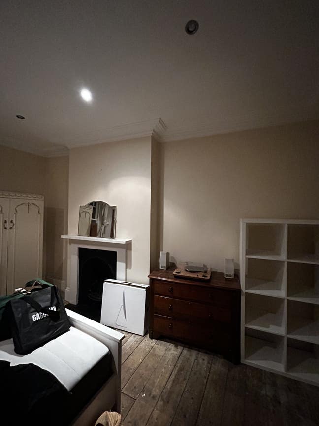 Double room with en-suite right by Victoria Park Main Photo