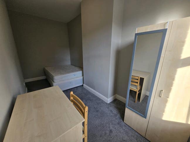Brunel Uni 6Mins Away! -Large Double Rooms Main Photo