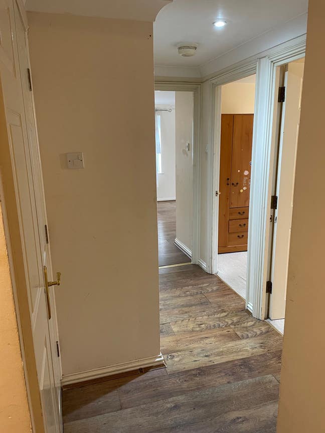 Single room in 2 bedroom flat, in Borehamwood Main Photo