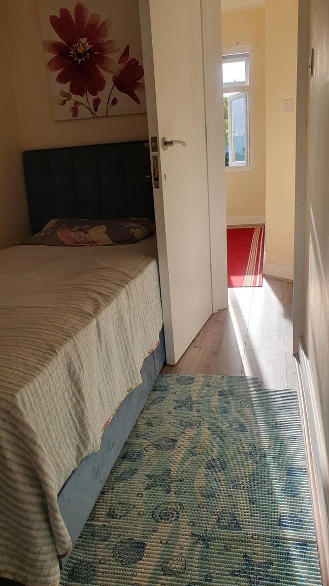 Furnished Double Room, Bills included Main Photo