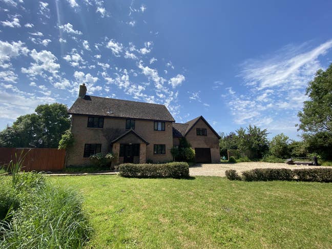 Luxury 5-Bedroom Home to House-Share Main Photo