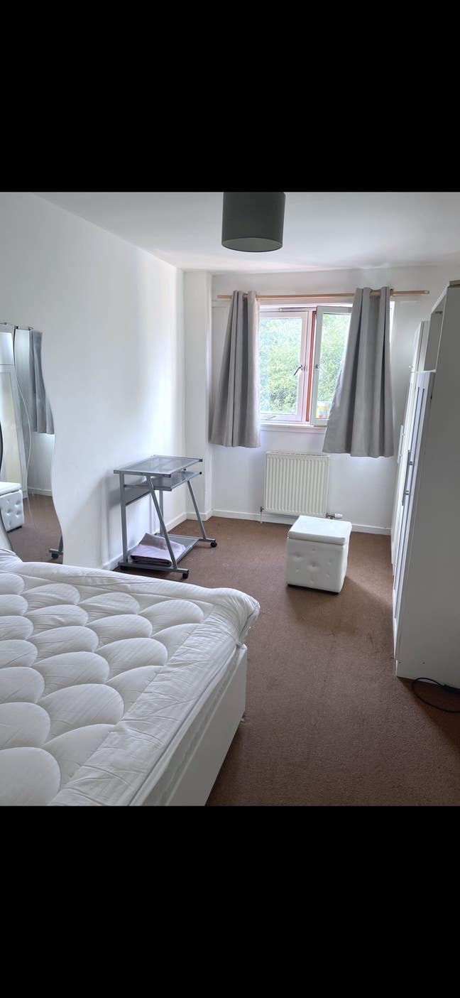 Spacious Double Room Edinburgh  Main Photo