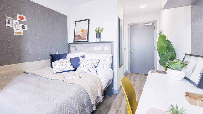 Modern Ensuite Room – Onyx Birmingham Main Photo