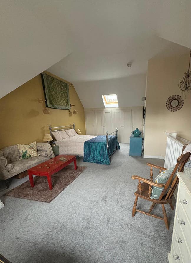 Spacious self contained en - suite studio Main Photo
