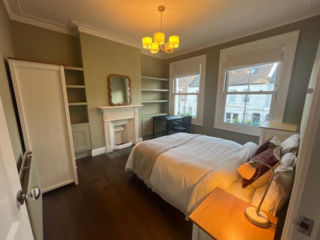 Spacious double room in Nine Elms Main Photo
