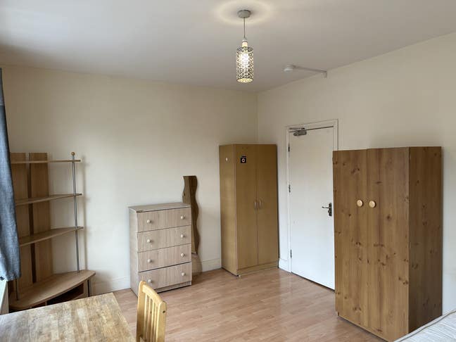 Large Double Room Main Photo