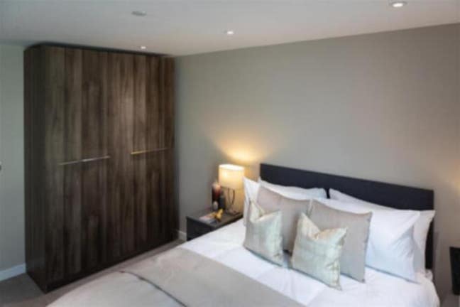 Luxury En-Suite Bedroom – Burlington House | Water Main Photo