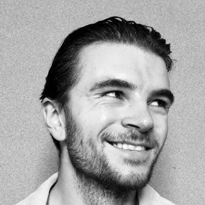 Hello   I am a 28 year old Garden Designer ... Main Photo