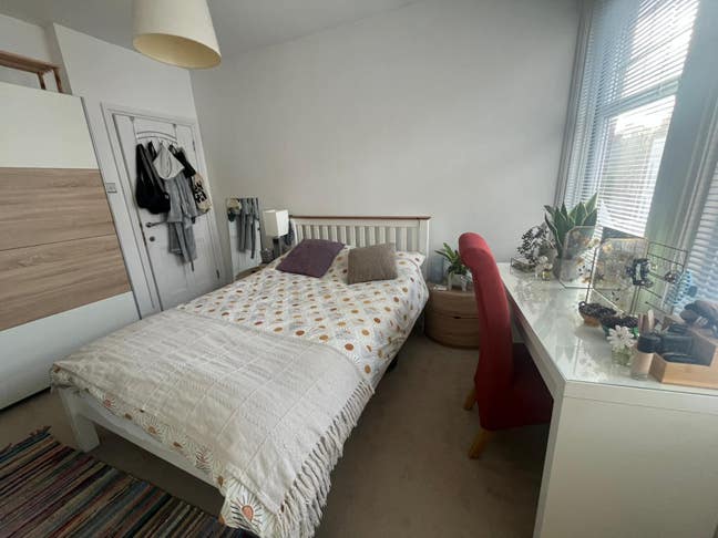 Room Available in Great Location by the Downs Main Photo