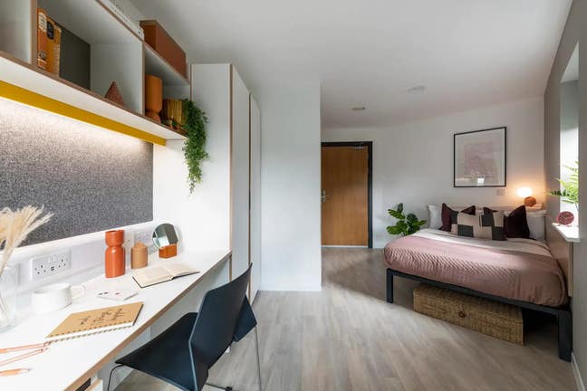 Luxe en-suite room  Main Photo