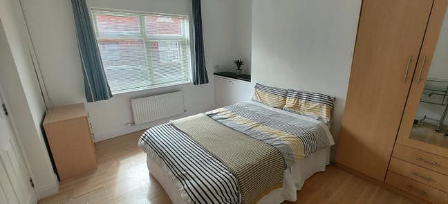 4 bedroom house share Main Photo