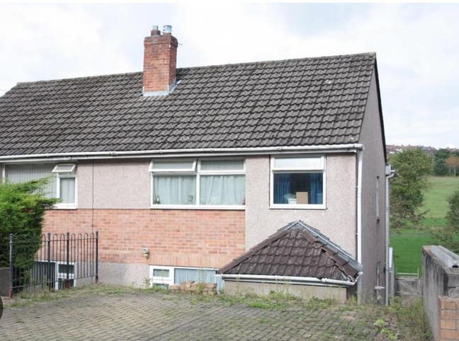 House share with one professional male Main Photo