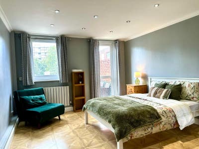 Stunning 5 bed house 10 min walk from Canary Wharf Main Photo