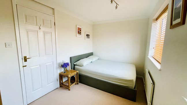Female Lodger Wanted in a Two-bedroom House Main Photo