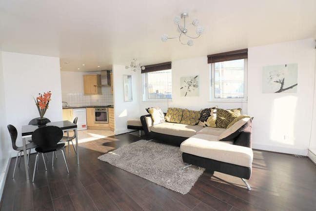 Ensuite Room in 2 bed flat, Basin Approach, E14 Main Photo