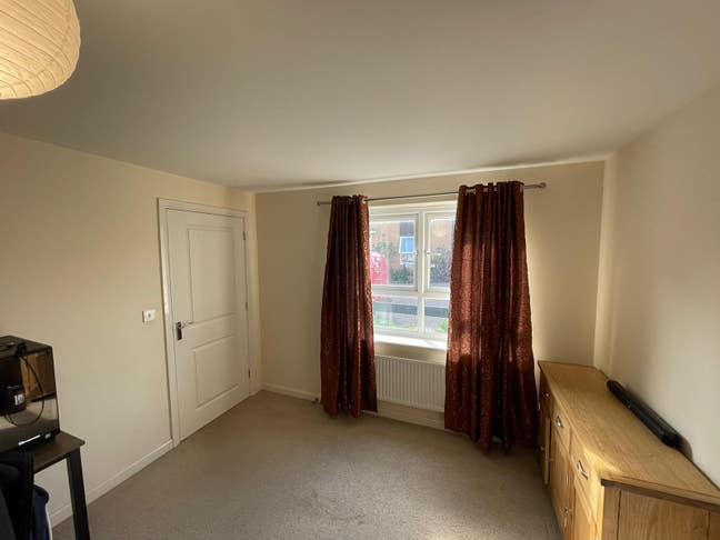 Large double room Near Rolls Royce, Aztec, Airbus  Main Photo