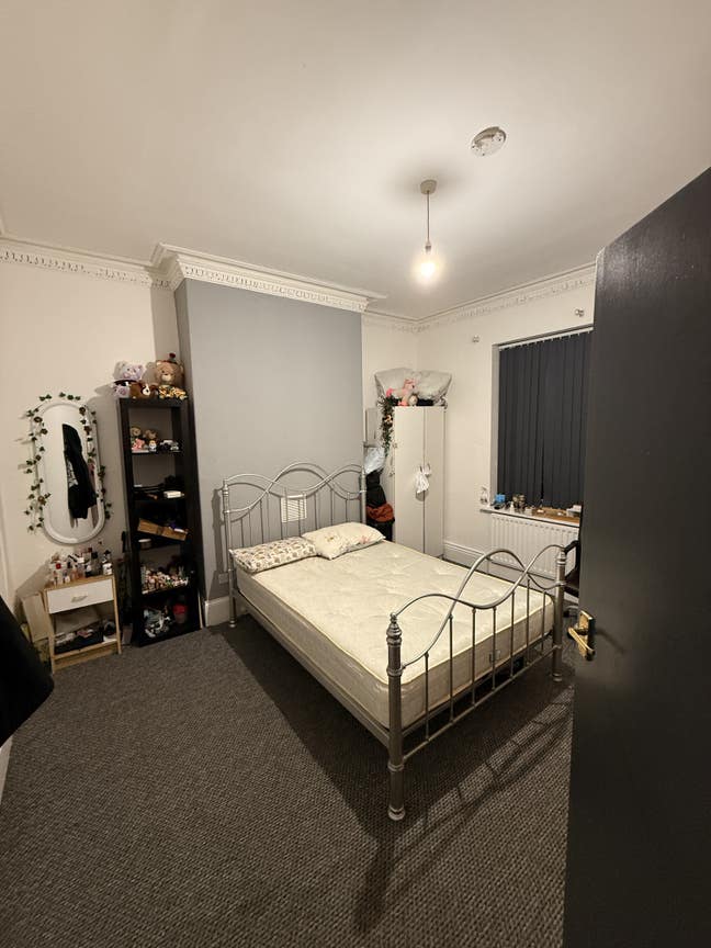 Short term bed space available for 350/month Main Photo