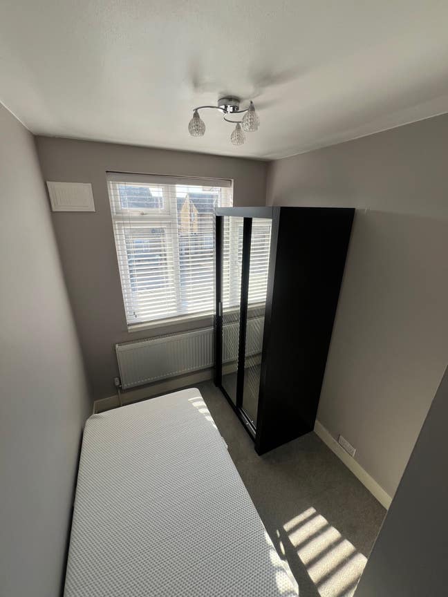 Modern Single Room – Bills Included  Main Photo