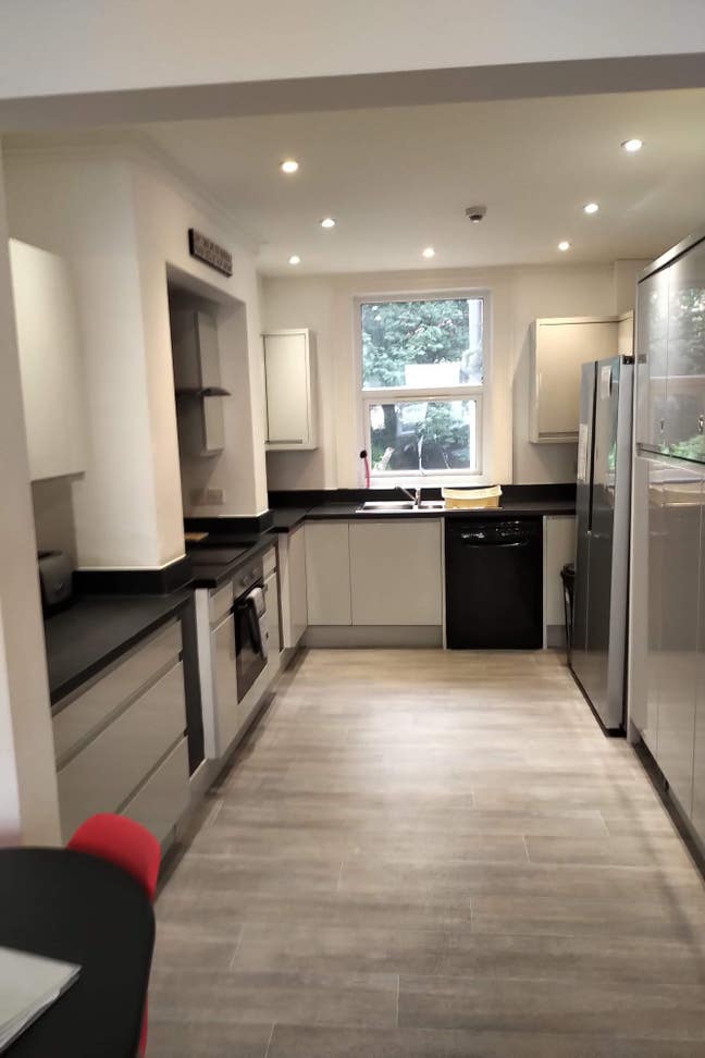 GL1 6 Bed Professional Town House Gloucester  Main Photo