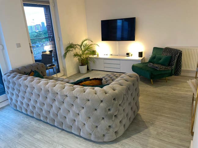 Top floor 2 bedroom penthouse near stadium  Main Photo