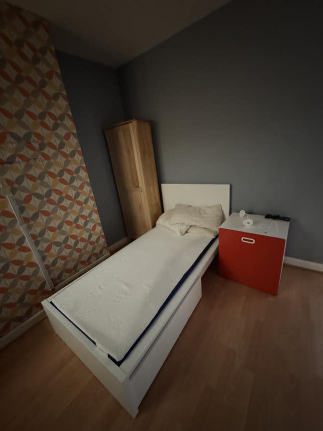 Single room all bills including  Main Photo