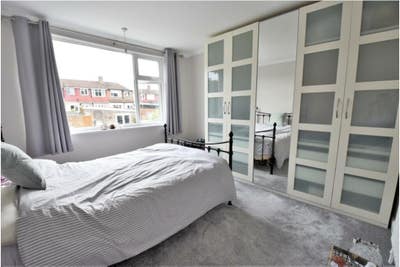 Gorgeous & Bright Double room for Short Term Stay Main Photo
