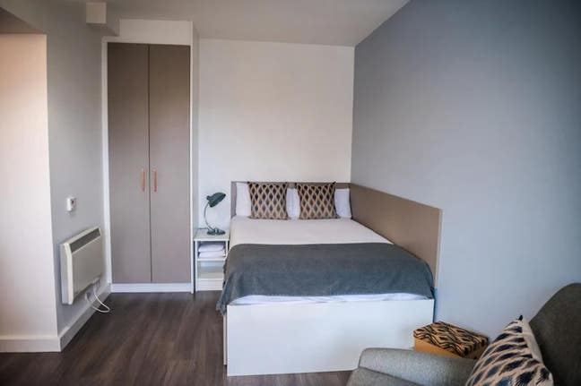 Studio Flat available Sept 25 - Aug 26 Main Photo