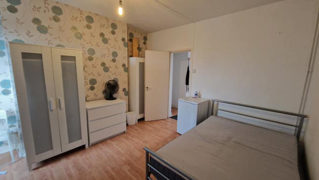 Double Room Facing Available in Bethnal Green  Main Photo