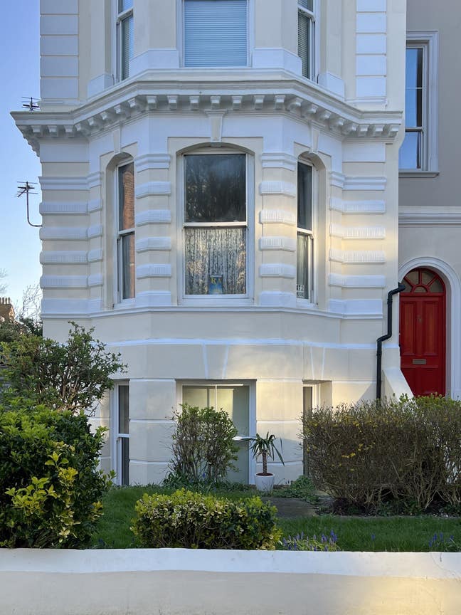 Beautiful 2 bed Apartment on Castle Hill Avenue Main Photo