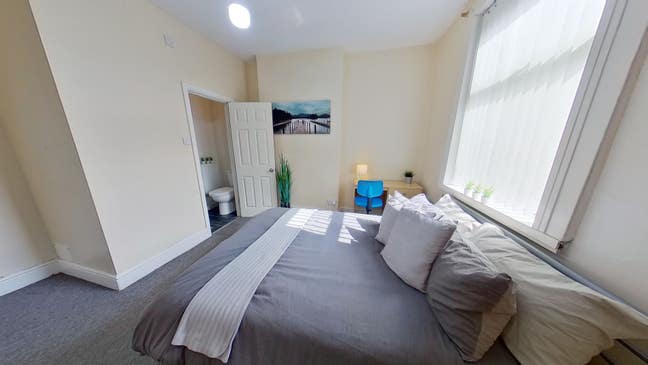 🏡Spacious En-Suite Double Bedroom Main Photo