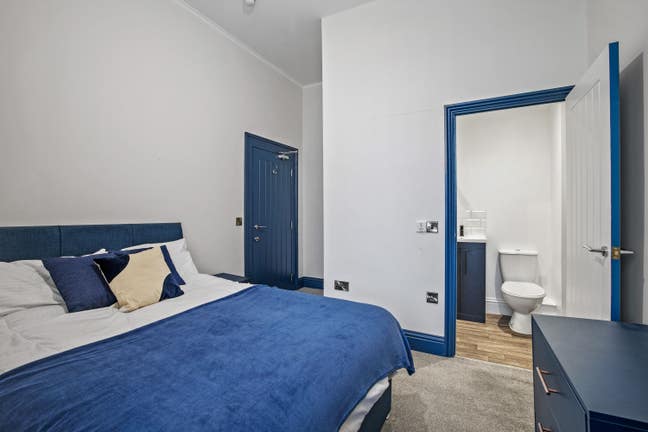 Ensuite & Double Rooms Available on The Hoe! Main Photo