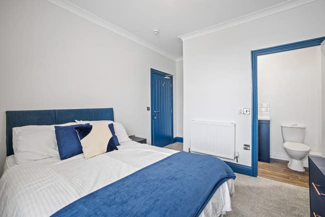 Ensuite & Double Rooms Available on The Hoe! Main Photo