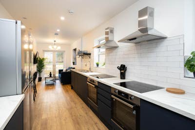 Double Ensuite Room in Quality Co-Living Main Photo