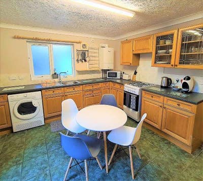 Single Bedroom at Apple Cottage 5 min QEH, parking Main Photo