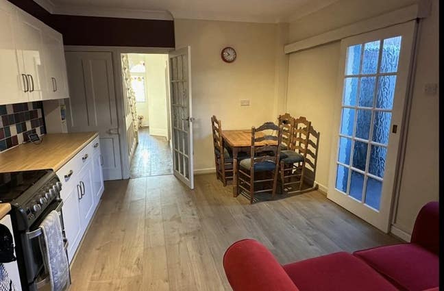 4th tenant needed in lovely terraced house! Main Photo