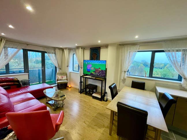 Female share 2bed×2bath Luxury apartment Main Photo