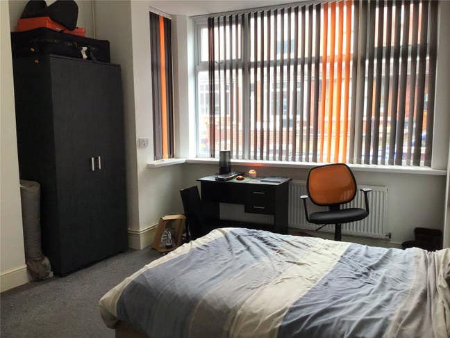 Ensuite rooms available - Stoke On Trent Main Photo