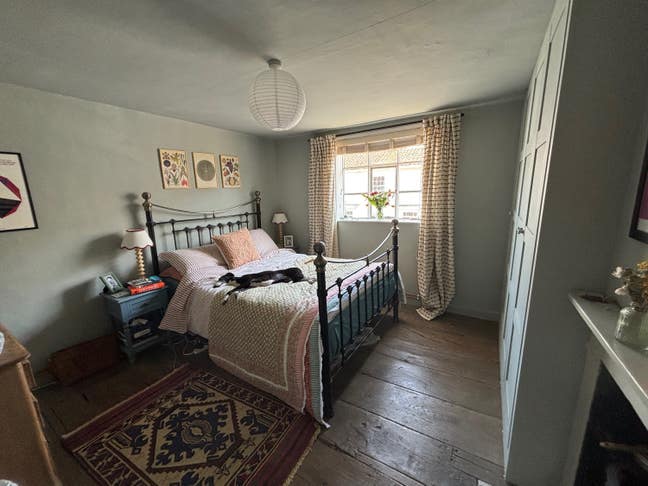 Looking for female lodger for double bedroom  Main Photo