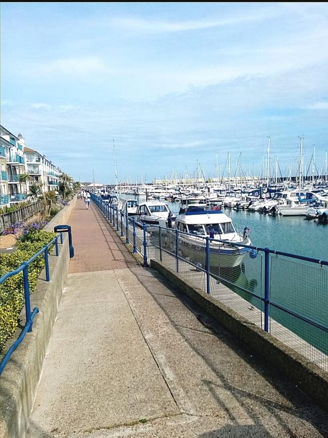 Short Let - Own Patio-Beach -Free Parking Main Photo