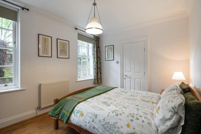 Suite of Rooms for Exclusive Use in a Family Home Main Photo