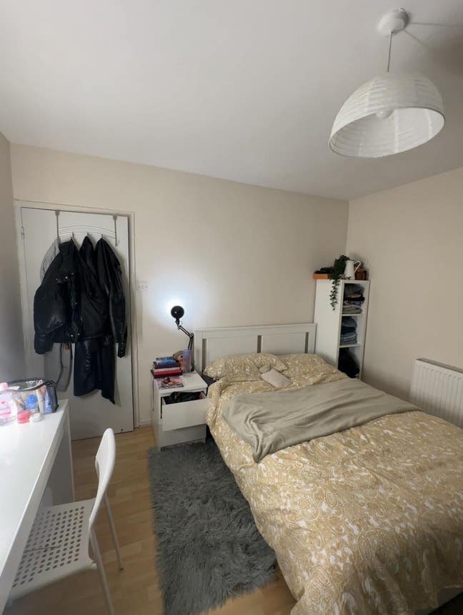 Spacious Double Room for Rent ✨ Main Photo