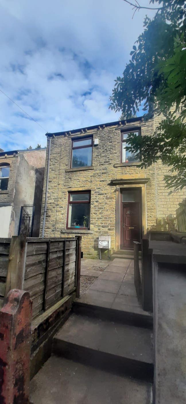 House near university of Huddersfield/town centre Main Photo