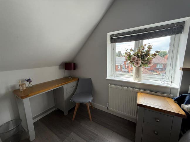 Beautiful Attic Room Available Only £455 all bills Main Photo