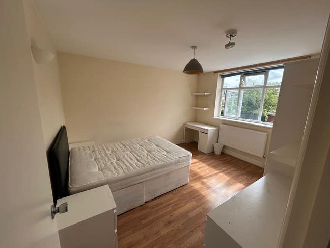 Double Room Available in Tooting Main Photo