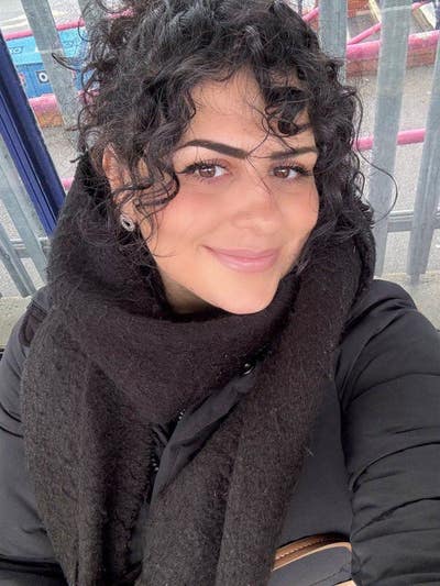 I am a professional female aged 34. I am look... Main Photo