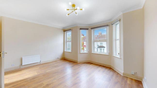 Refurbished 2 bedroom maisonette in Harrow HA3 Main Photo